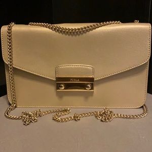 Furla Metropolis chain bag (beige).